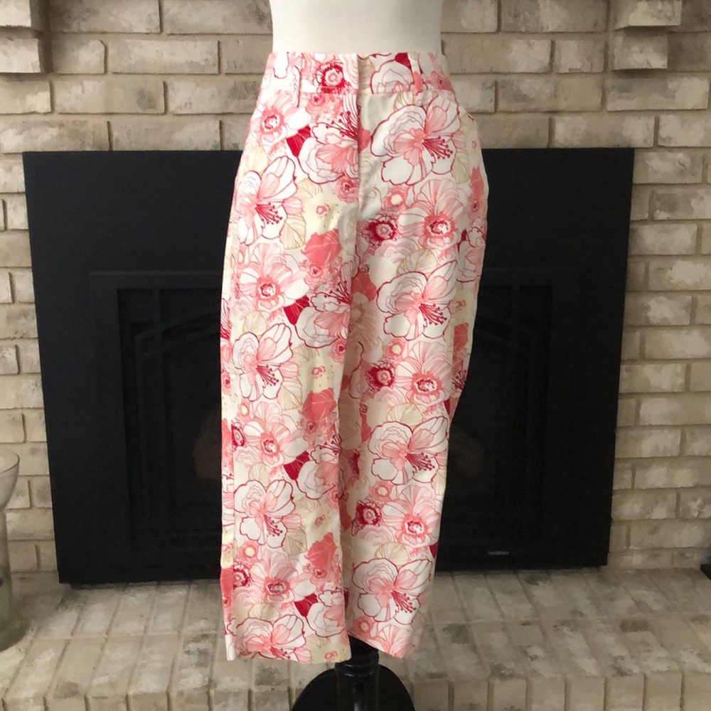 G.H. Bass White Pink Yellow Floral Cropped Pants size 6 Pink Power BC Awareness